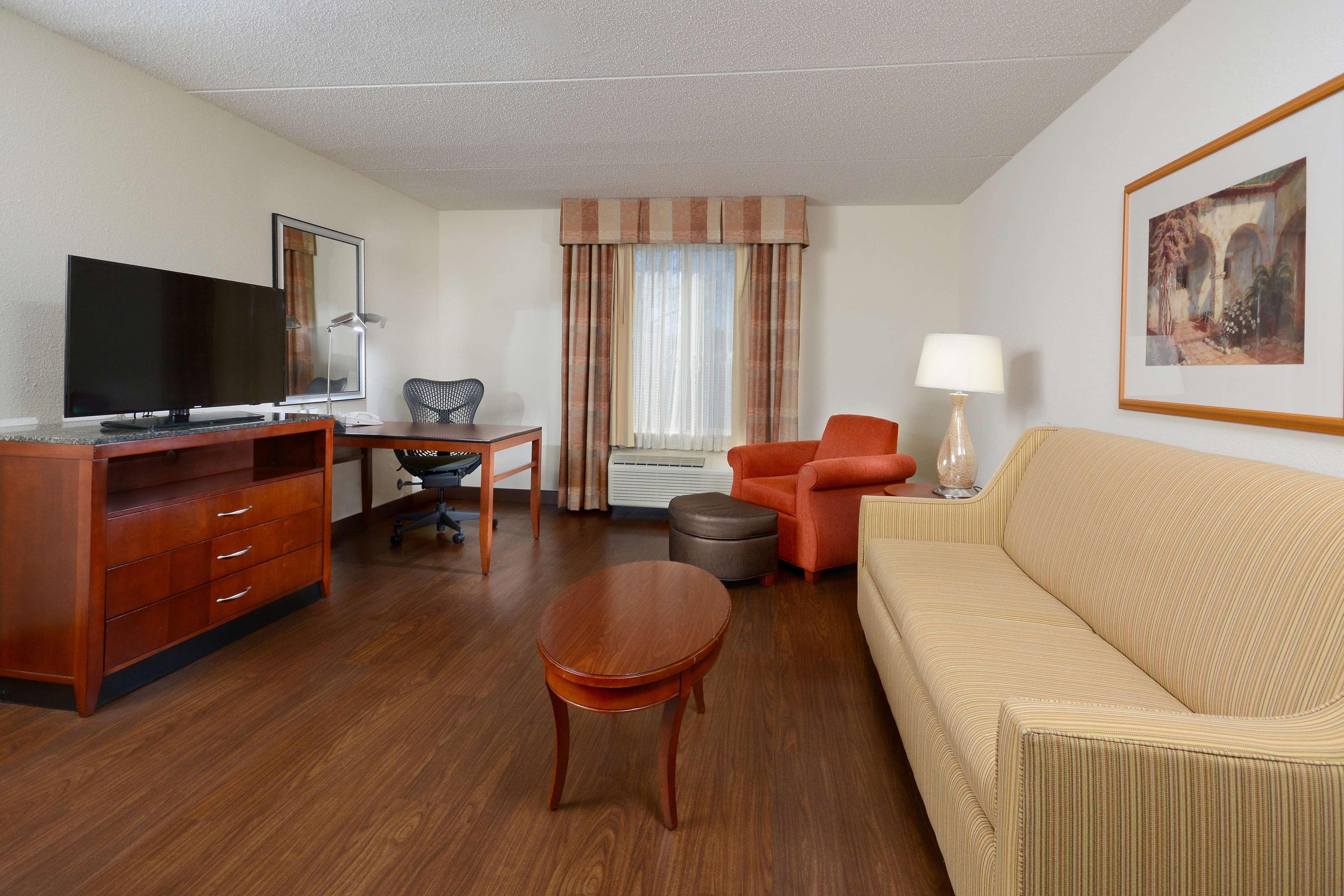 Hilton Garden Inn Greensboro Luaran gambar