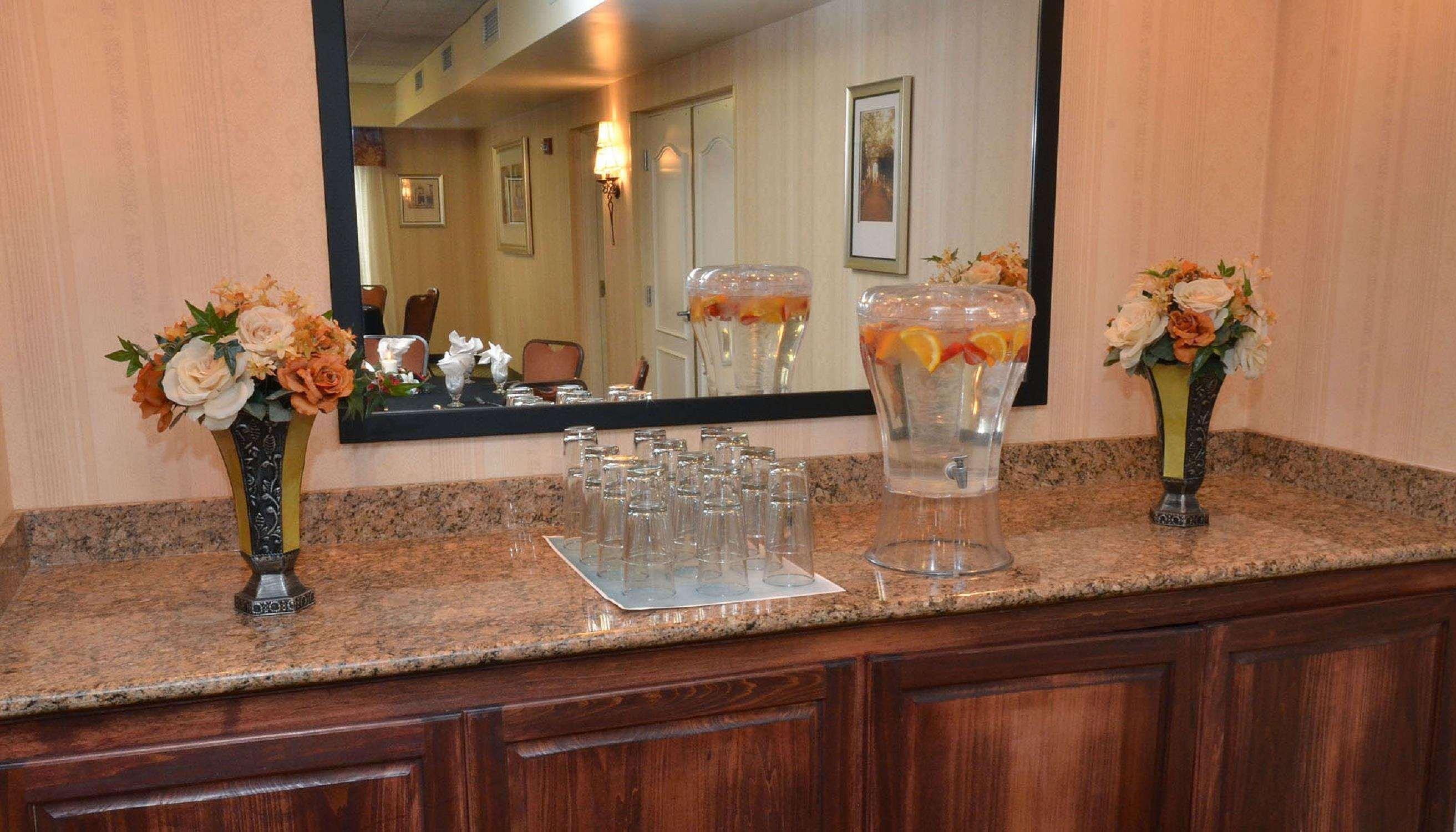 Hilton Garden Inn Greensboro Luaran gambar