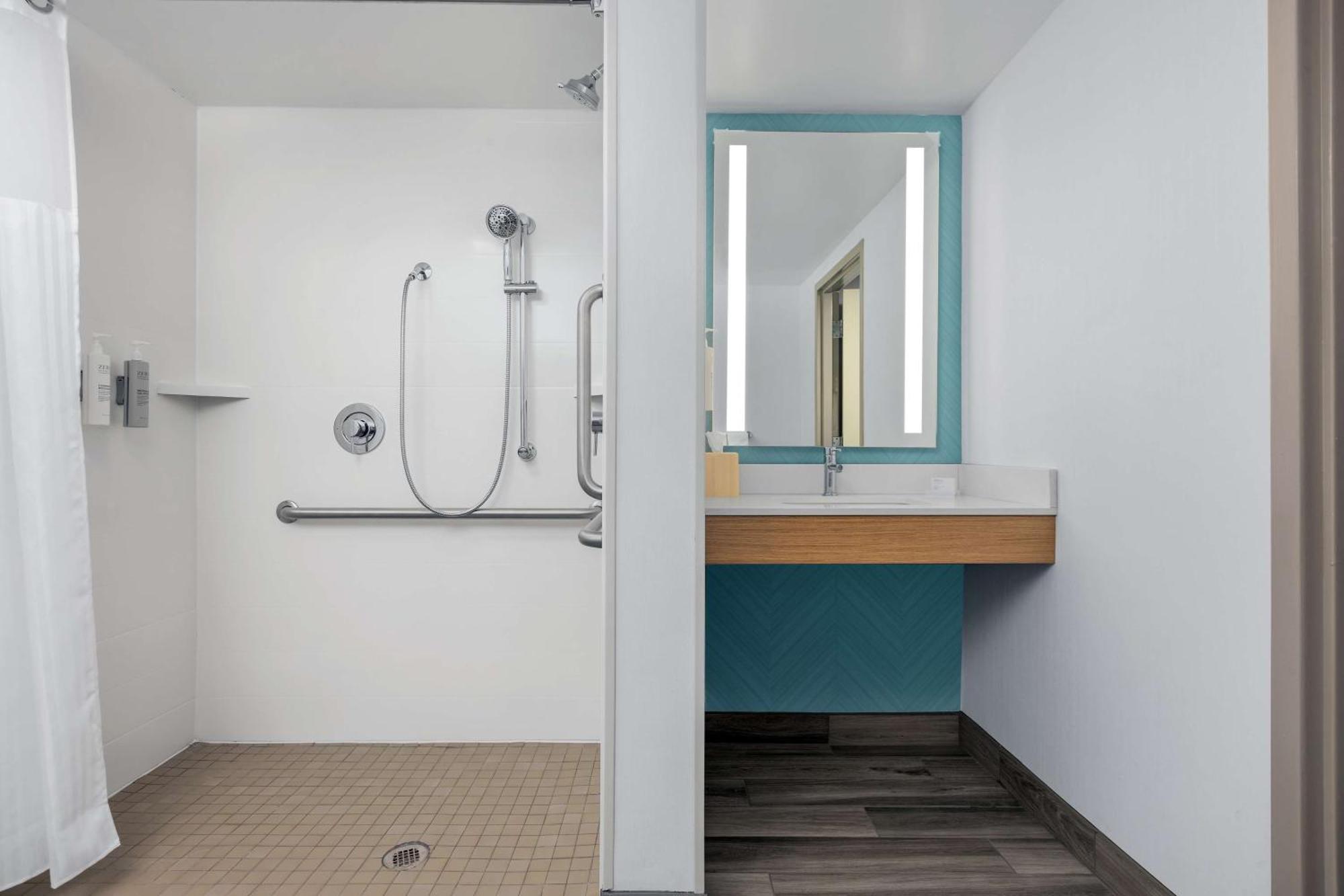 Hilton Garden Inn Greensboro Luaran gambar